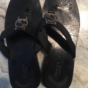 Gucci flip flop black